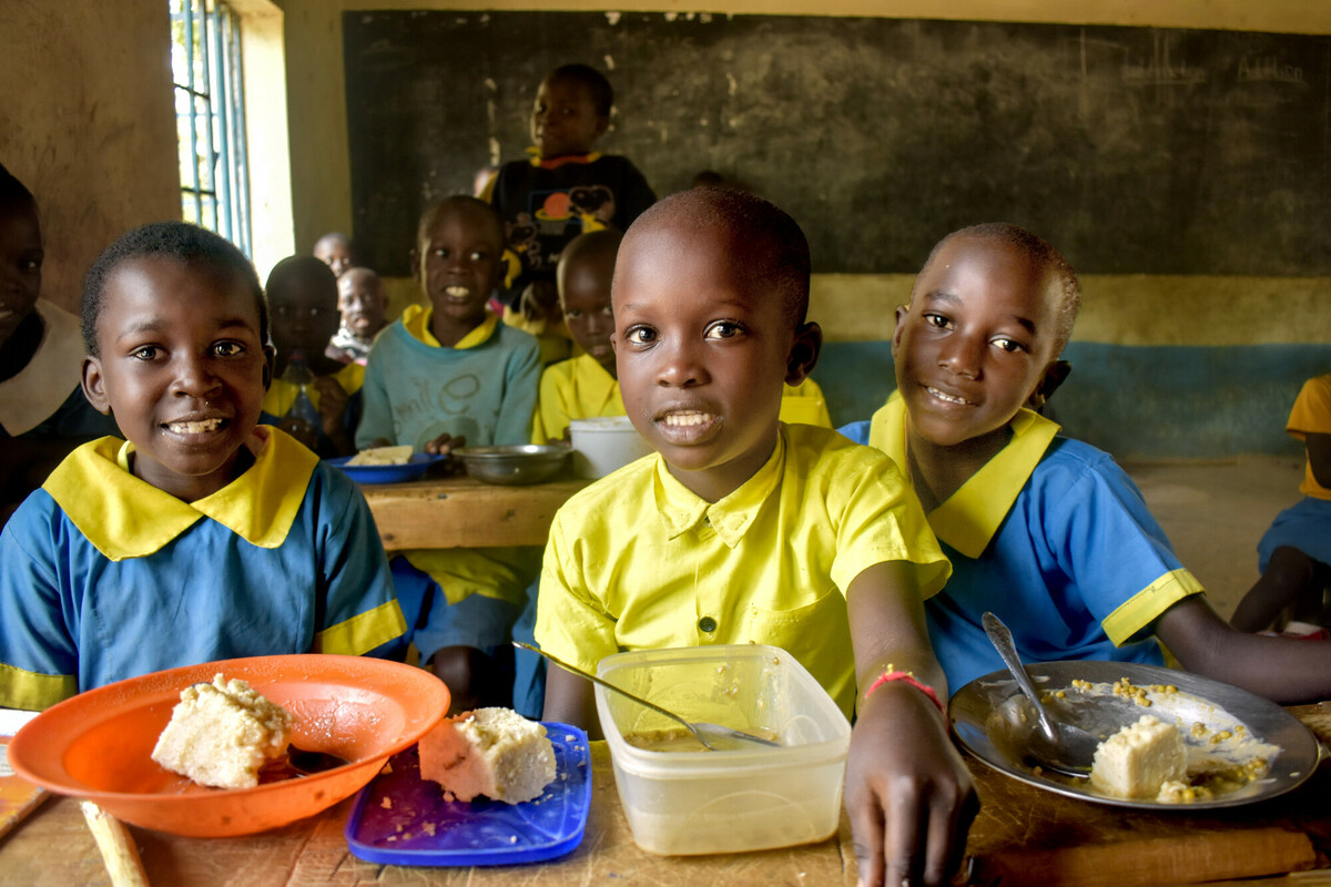 Kenya Asembo smile lunch school group plate eat nutrition 