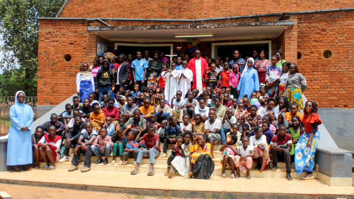 Zambia Serenje Christmas CLN, Mass Fr.Evans Mwamba children