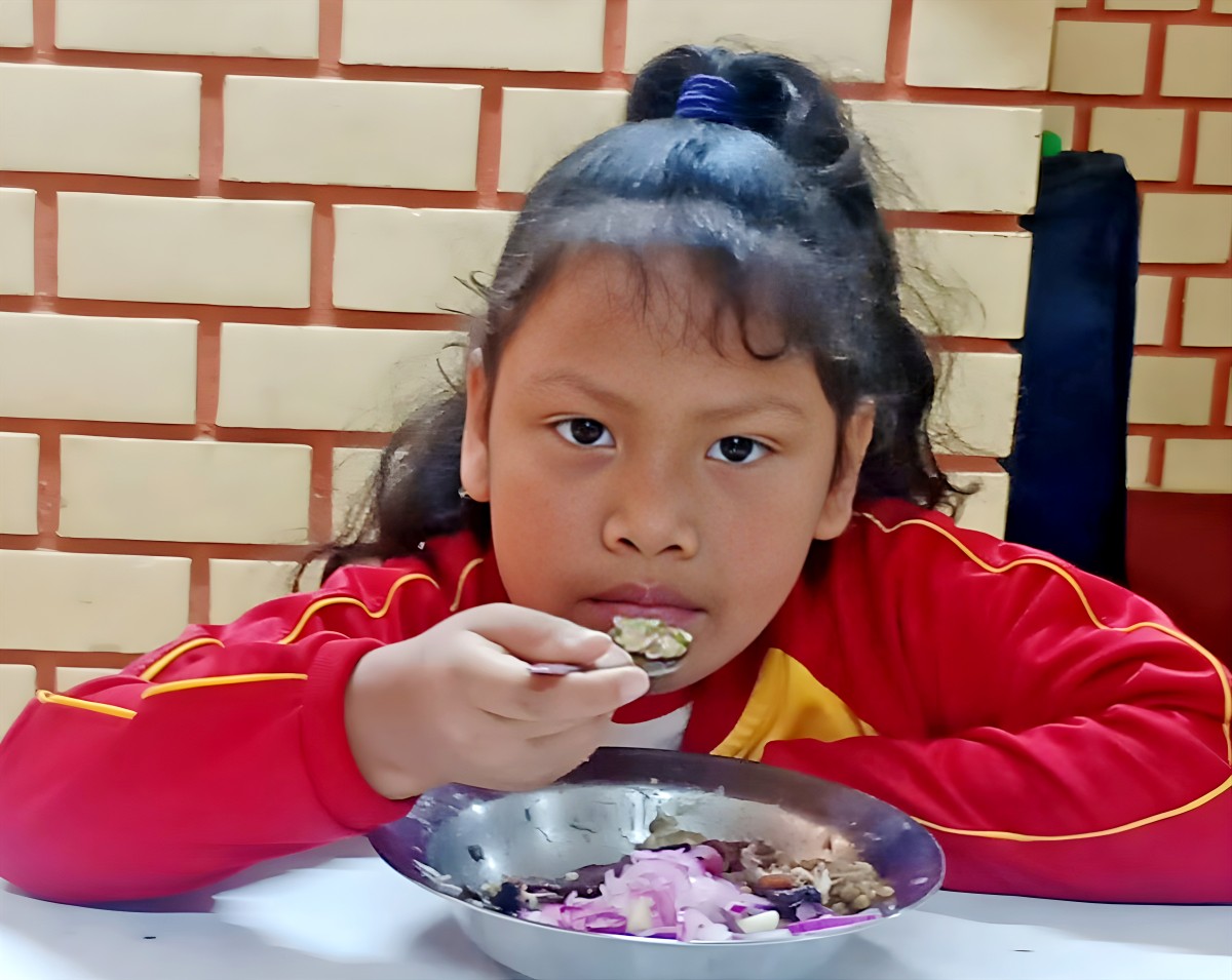 ladles and love girl in peru